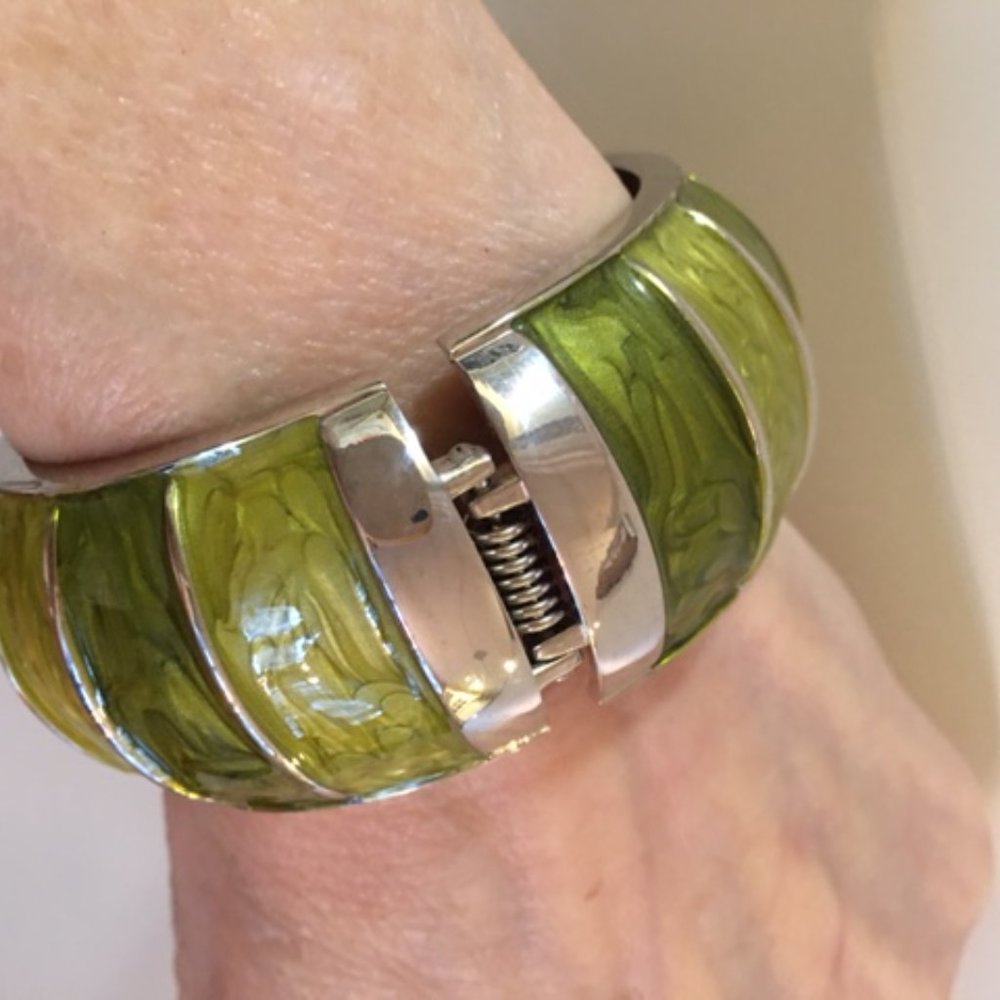 Enamel Green/Silvertone Bracelet - Picture 4 of 5